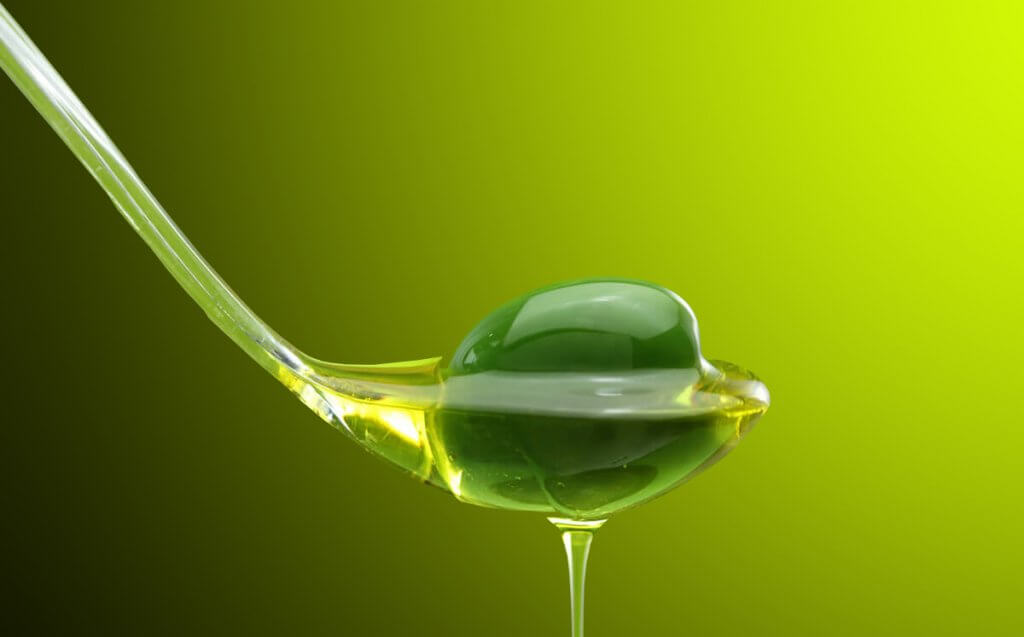 Perché l’olio extravergine di oliva “pizzica” in gola?