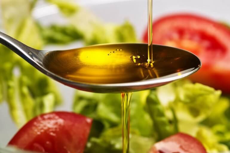 Le calorie dell'olio di oliva: il grasso che non ingrassa - OlivYou Magazine