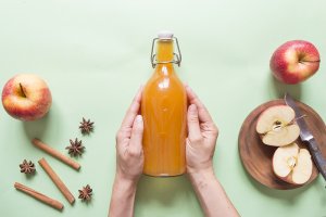 L'aceto di mele è un potente alleato per la nostra salute perché apporta numerose proprietà nutrizionali al nostro organismo oltre a dare gusto e sapore alle nostre pietanze.