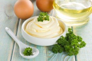 La salsa maionese ottenuta con un buon extravergine di oliva